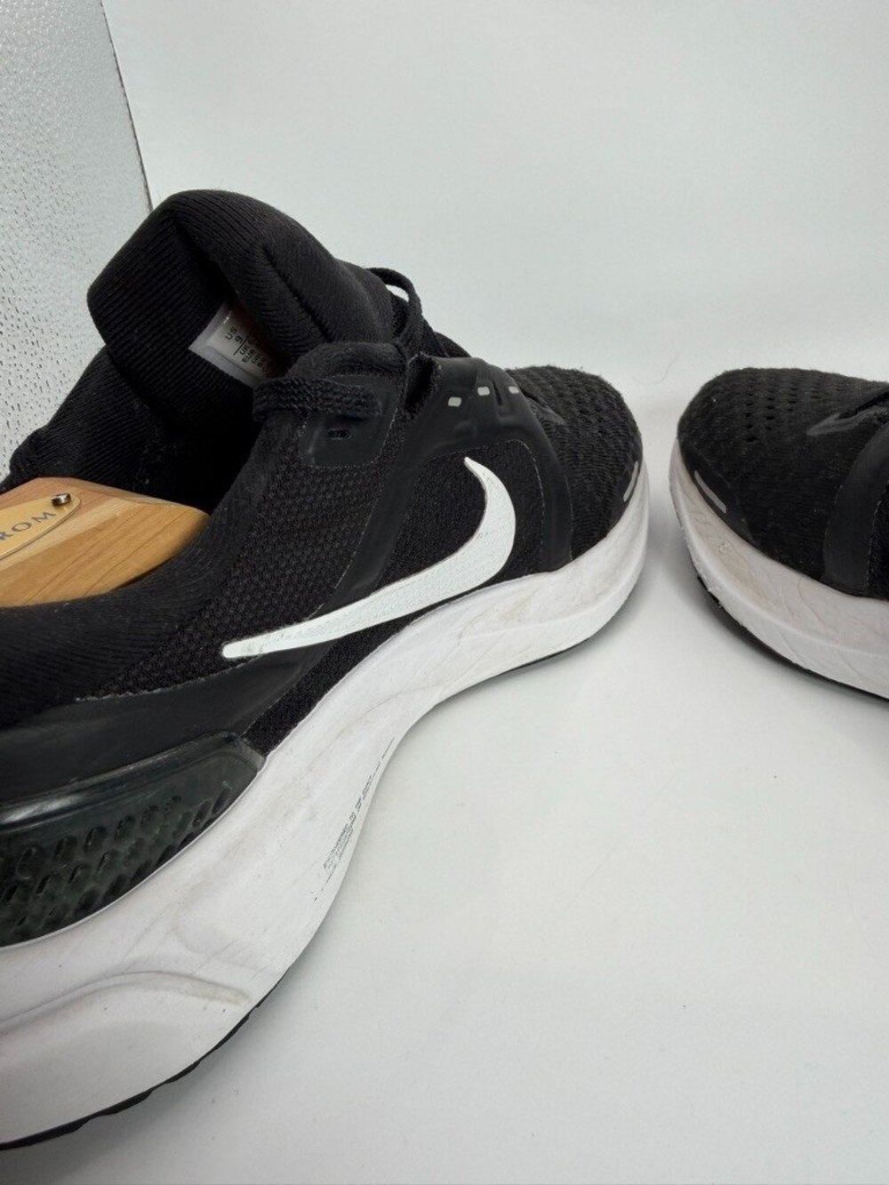 Nike Air Zoom Vomero 16 Shoes Women Size 9 Running Gym Black White DA7698-001 - Picture 8 of 12